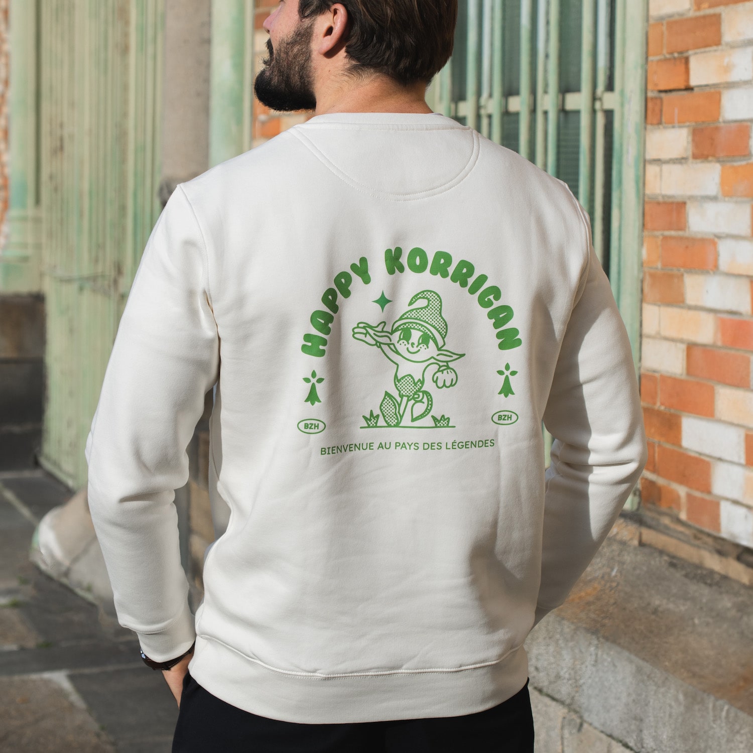 Image front Sweat Happy Korrigan