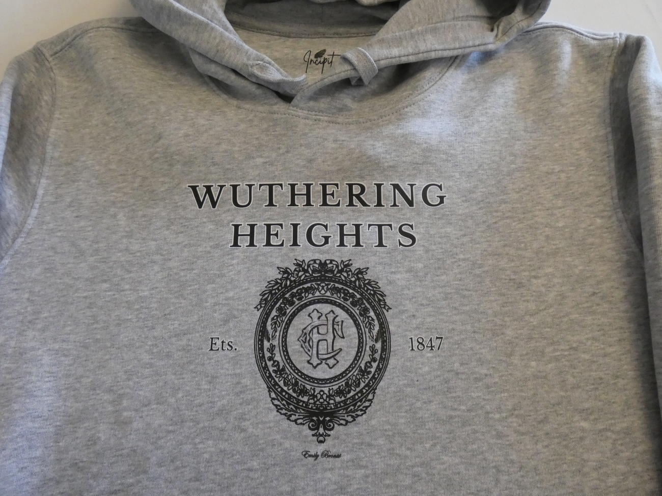 Image front Hoodie Wuthering Heights, Emily Brontë – Catherine Earnshaw & Heathcliff