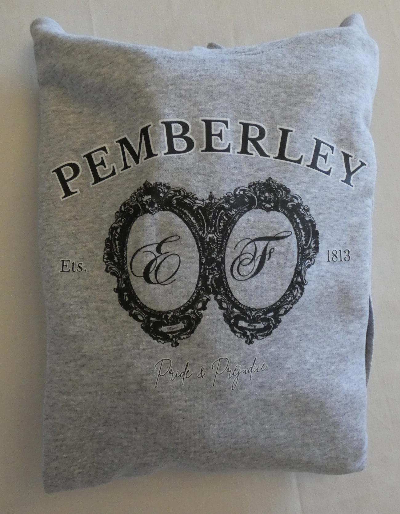 Image front Pemberley Hoodie, Orgueil et Préjugés – Mr Darcy & Elizabeth