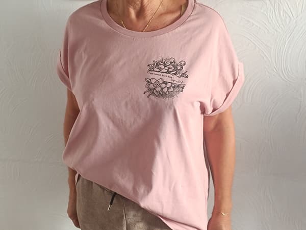 Image front T-shirt littéraire Virginia Woolf – I am rooted but I flow