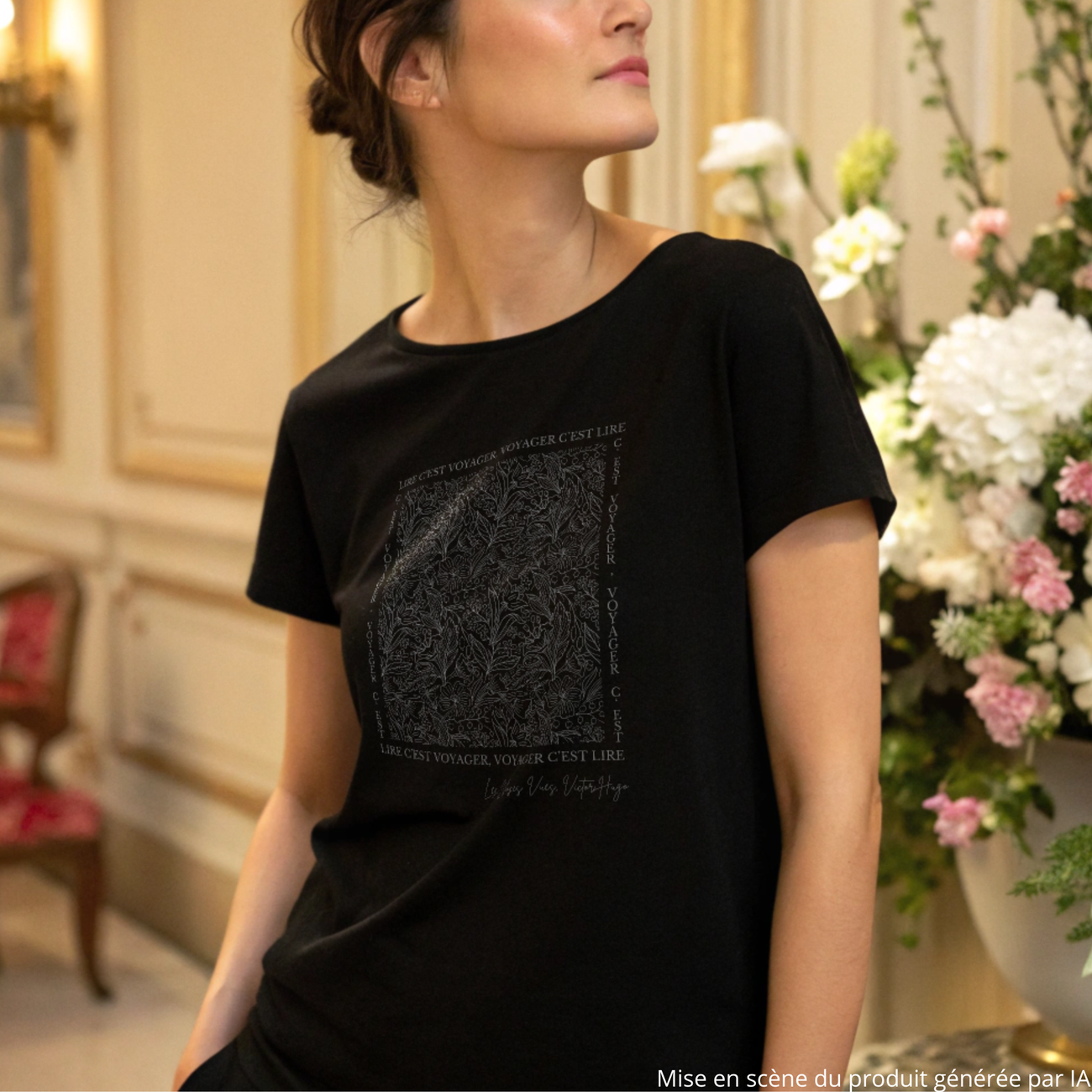 Image front T-shirt Victor Hugo “Lire, c’est voyager. Voyager, c’est lire” - Version Fleuri