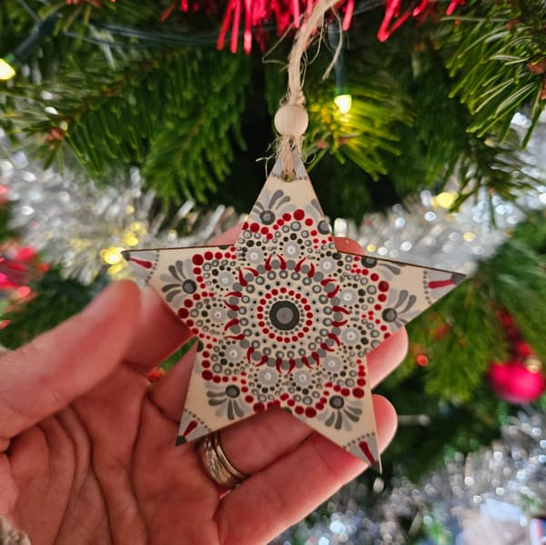 Etoiles à suspendre rouge gris blanc