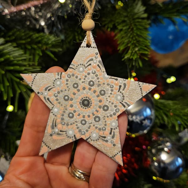 Etoiles à suspendre rose gris fond argenté " Joyeux Noël "