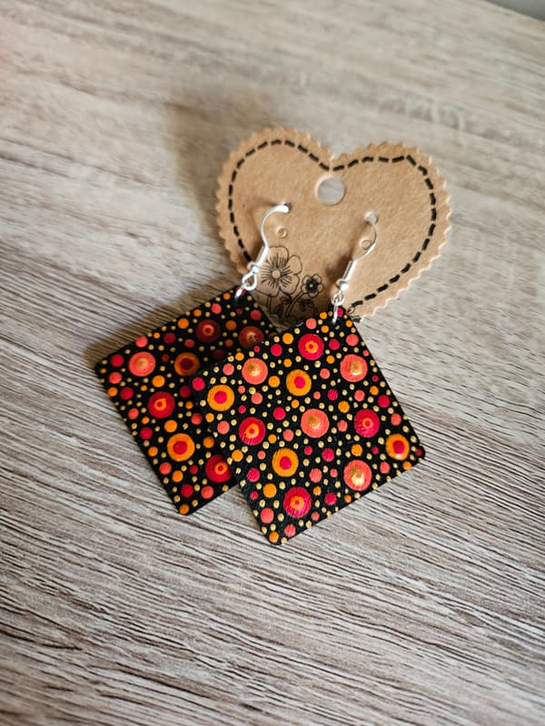 Boucles d'Oreilles Carrées Dot Art rouge/orange/doré