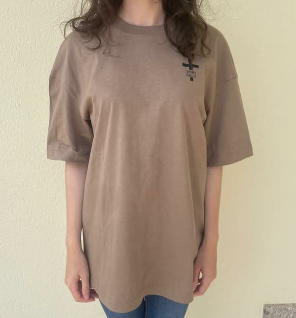 T-shirt chrétien oversized - croix Jésus sauve