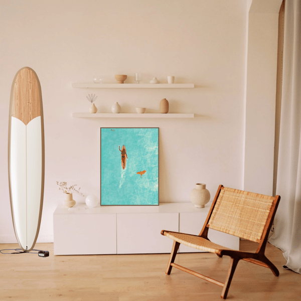 Image back Poster ~ Surfeuse au large