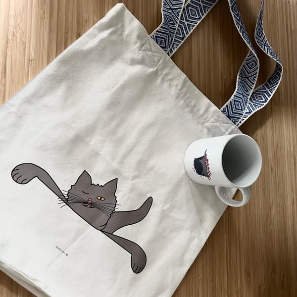Image front Cat looks over It on a Ethnic Bag