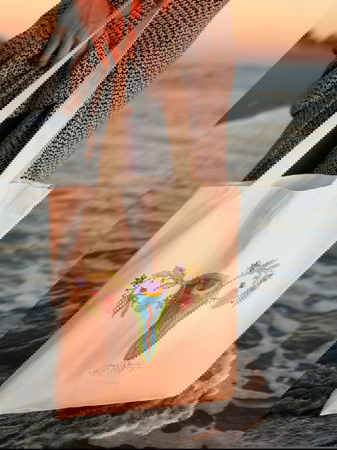 Image front Uterus heavy totebag