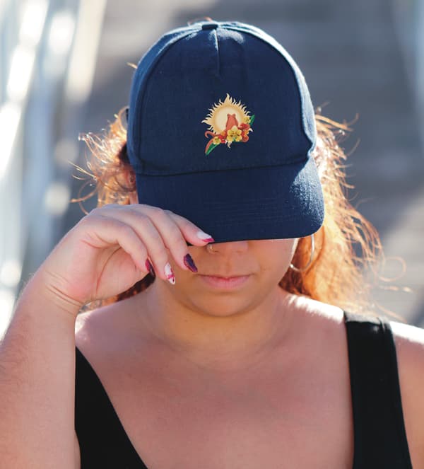 Image front Casquette recyclée- savoir du poulpe fleur de flamboyant rouge et jaune 