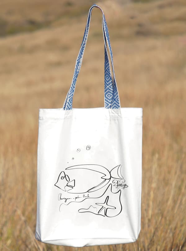 Image front Tote bag ethnique chirurgiens à poitrine blanche 