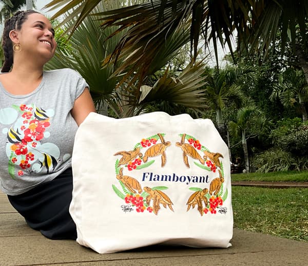 Image front Grand Tote bag - tortue verte et fleur de flamboyant 