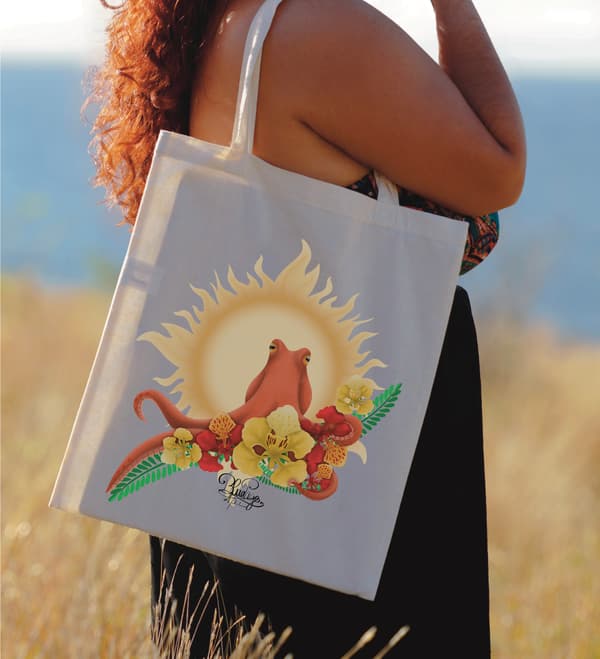 Image front Tote bag léger- savoir du poulpe et fleur de flamboyant rouge et jaune 