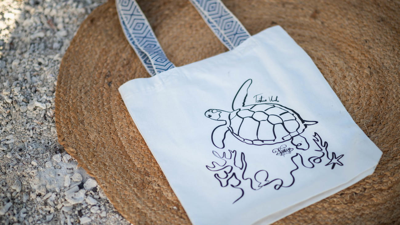 Image front Tote bag ethnique tortue marine oneline