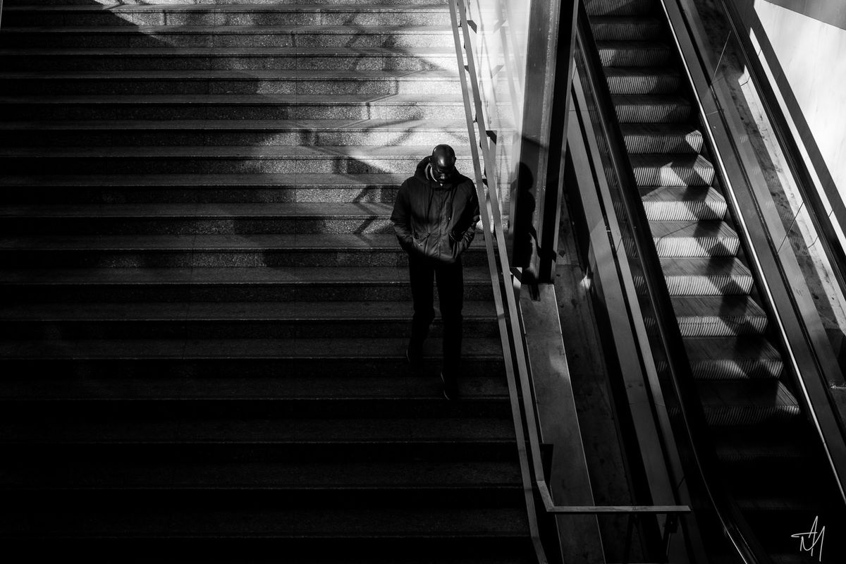 Image The Art of Being Invisible: How to Blend In on the Street