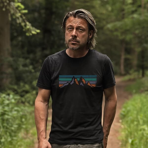 Image front T-Shirt homme BIO - couché de soleil en montagne