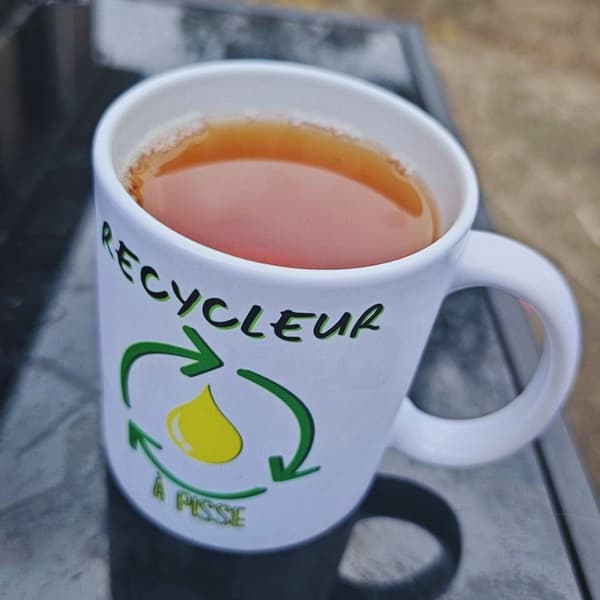 Mug versatile céramique "Reclycleur à pisse"